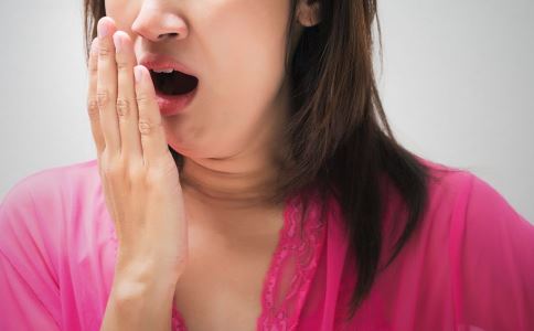 月经不调引发口臭问题 女性该怎么办才好