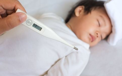 孩子发烧了不只是退烧那么简单 这些也重要！