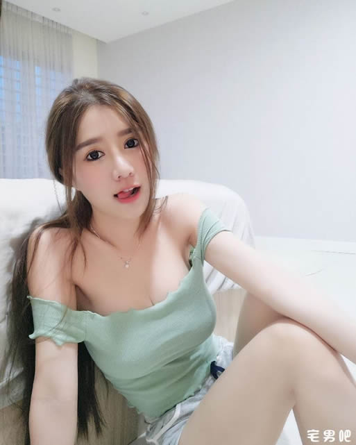 S型身材美女模特图片:网络红人Cherry Quahst身材好 S型身材美女模特图片:网络红人Cherry Quahst身材好