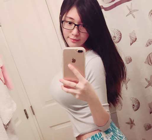 网红谢薇安vivian图片:94年辣妈vivian资料简介及美图 网红谢薇安vivian图片:94年辣妈vivian资料简介及三围