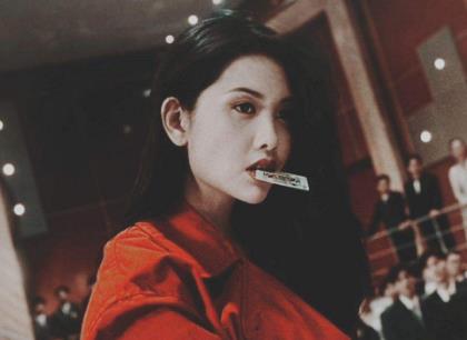 邱淑贞17岁大女儿美照曝光,首次登台走秀气场强大 邱淑贞17岁大女儿美照曝光,首次登台走秀气场强大