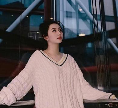 邱淑贞17岁大女儿美照曝光,首次登台走秀气场强大 邱淑贞17岁大女儿美照曝光,首次登台走秀气场强大