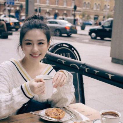 邱淑贞17岁大女儿美照曝光,首次登台走秀气场强大 邱淑贞17岁大女儿美照曝光,首次登台走秀气场强大