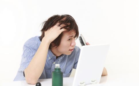 经常掉头发是什么原因 掉头发严重怎么办