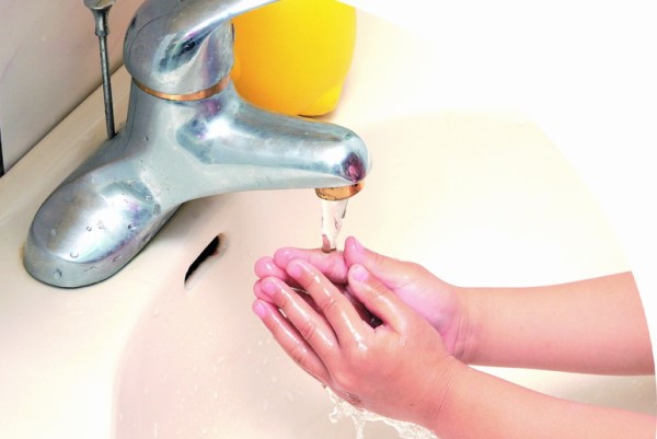 孩子烫伤后怎么处理好得快 2分钟轻松化解孩子烫伤疼痛