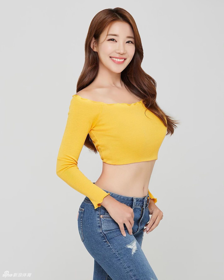 @anagram 是一位来自韩国的长跑美女,长期锻炼的身材凹凸有致,活力满满太美了!