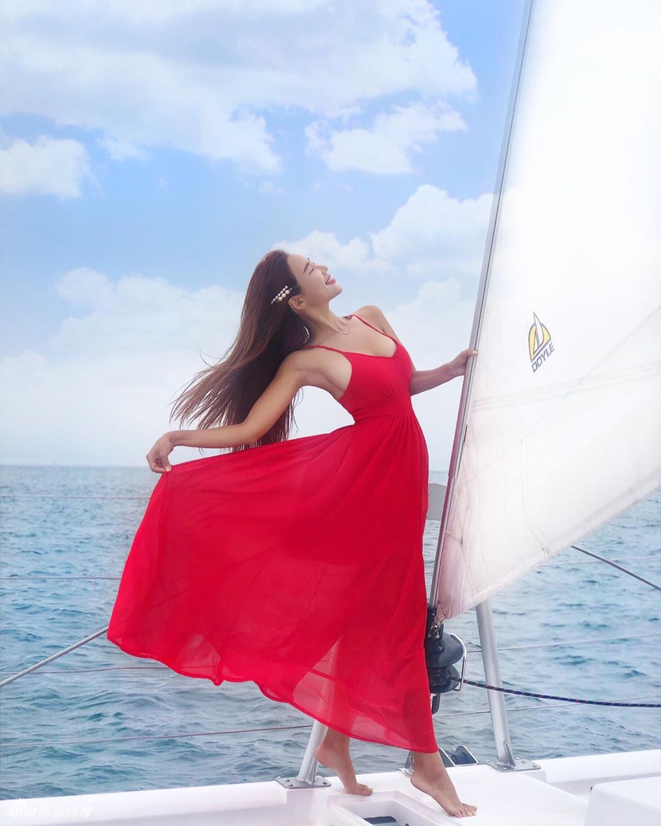 @anagram 是一位来自韩国的长跑美女,长期锻炼的身材凹凸有致,活力满满太美了!