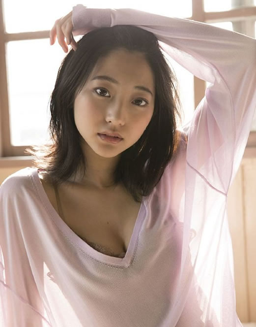 深田咏美个人资料简介：小美女深田咏美作品美照