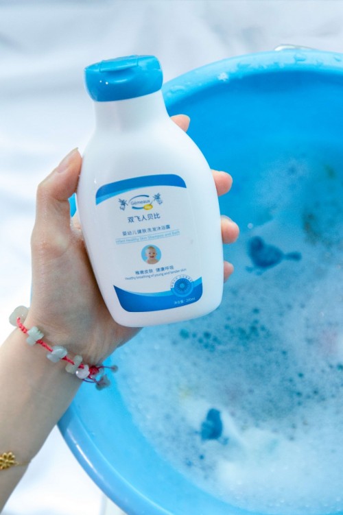 双飞人洗发沐浴露:宝宝沐浴露怎么选?这几个要求是关键