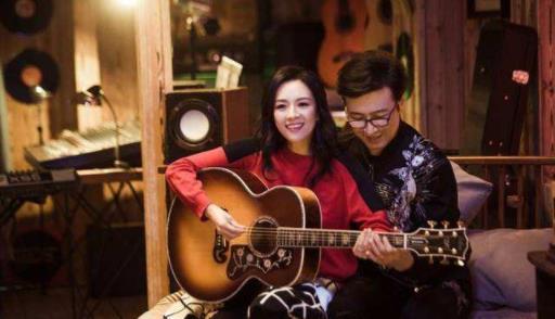 章子怡怀二胎真的假的？小腹凸起明显脚穿平跟鞋似被证实