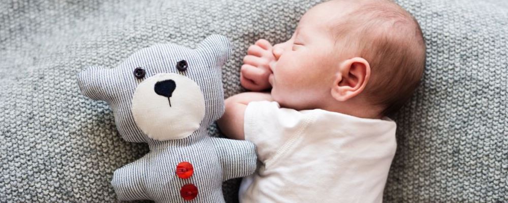 新生婴幼儿晒太阳有什么好处 晒太阳又注意什么
