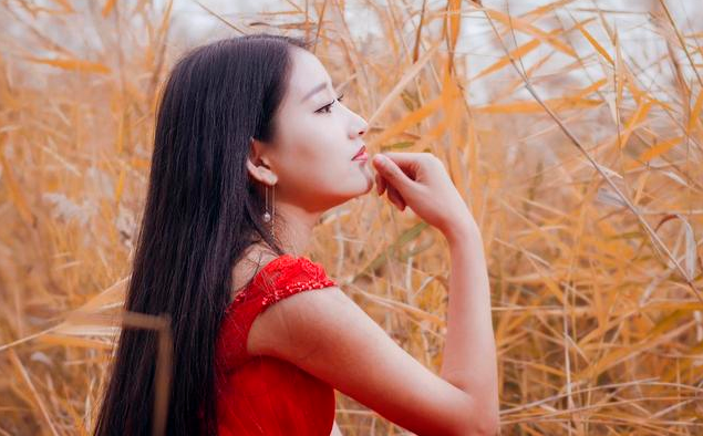 爸爸无意看到女儿“夹腿”,无知的爸爸一句话,直接影响孩子一生