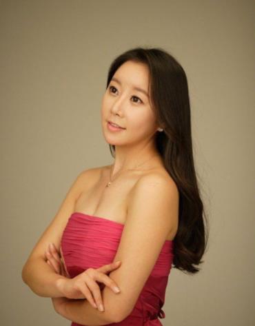 韩女星家暴男友被判刑 曾走红毯走光一夜而红