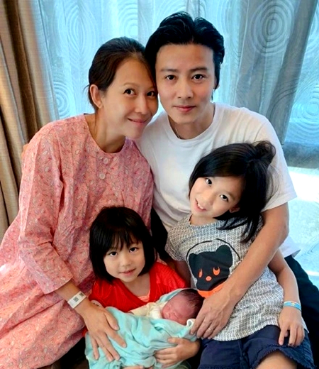 蔡少芬宣布三胎产子 张晋晒全家照儿子正面照曝光