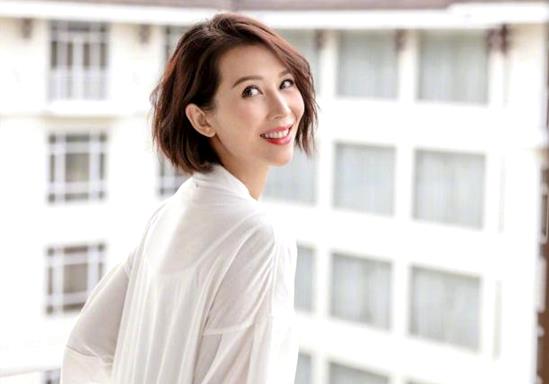 蔡少芬宣布三胎产子 张晋晒全家照儿子正面照曝光