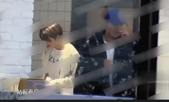 文章与美女车内拥吻怎么回事？神秘美女正面照曝光