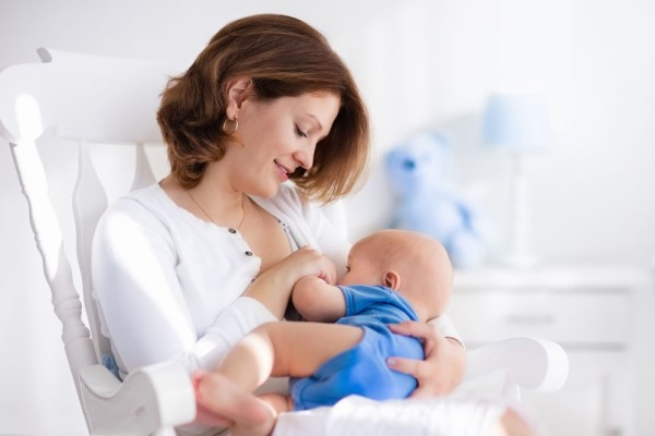 乳腺炎的时候能断奶吗 病痛面前妈妈们还是这样做吧