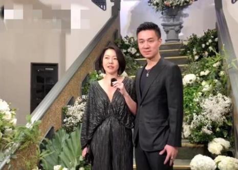 林志玲Akira封面上热搜了 这到底是怎么回事