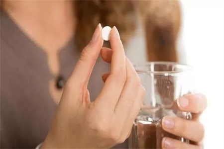 甲亢症状有哪些 女性要清楚甲亢和甲状腺结节的差别