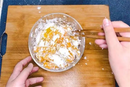 除了南瓜饼的做法 这道南瓜的家常做法孩子更喜欢营养又美味