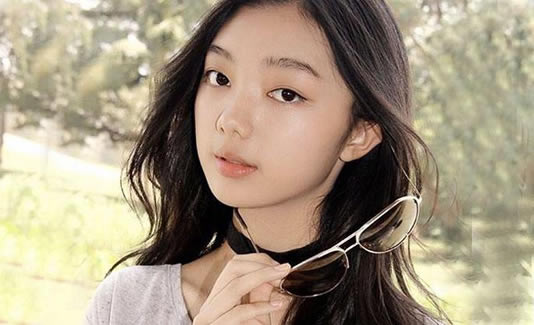 李紫婷是泰国人吗：李紫婷个人资料及照片身材真好