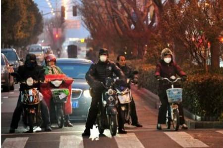 解析新型肺炎乙类管理甲类控制,公众预防肺炎感染的方法