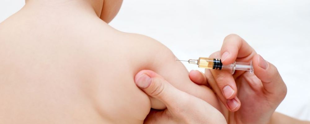 宝宝接种疫苗时需要注意什么 控制好宝宝很重要