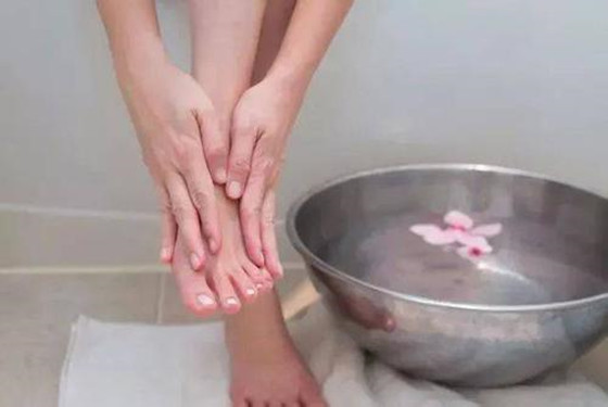 快要被体内湿气逼疯了 教你女性去湿气最快的方法
