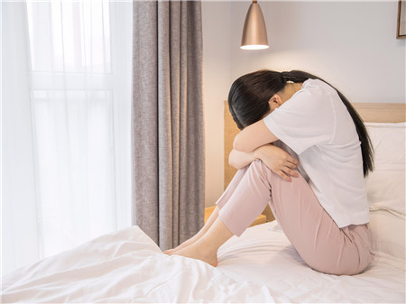 女人后背发凉是怎么回事