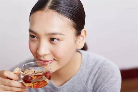 早期乳腺癌有什么症状，女性保护乳腺注意这六大信号