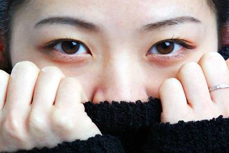 女生黑眼圈怎么样消除,消除黑眼圈的日常好方法