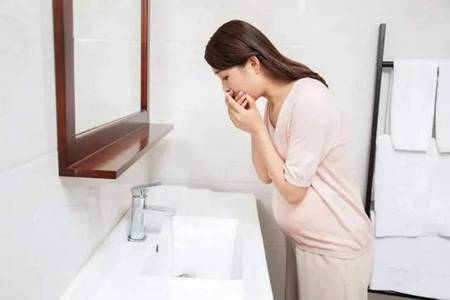 假性怀孕是怎么回事 出现这些女性要注意两方面的问题