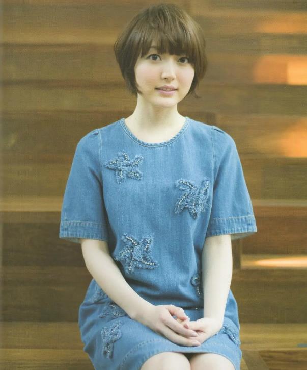 相信大家都有知道花泽香菜,她不仅在日本被大家认为是一位美女,在国内也是受很多人喜欢,是一位非常有气质的人。