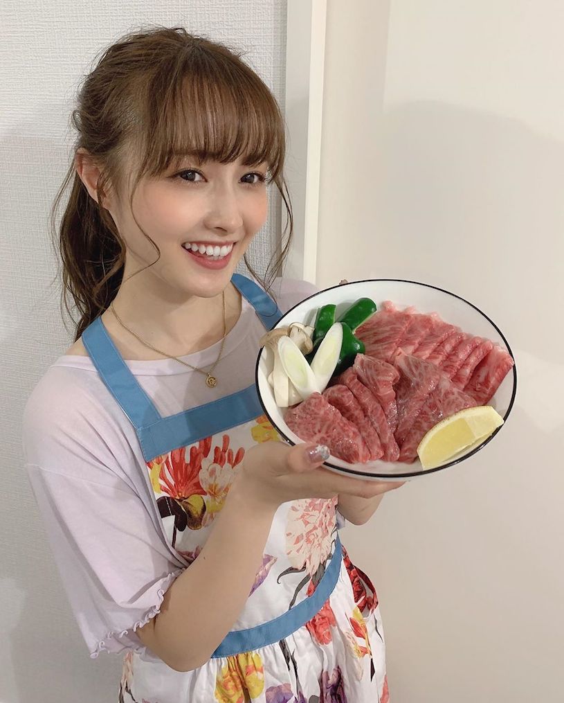 高尔夫球场「超气质甜美娇小正妹」,「迷人的疗癒笑容」让球友都动心!