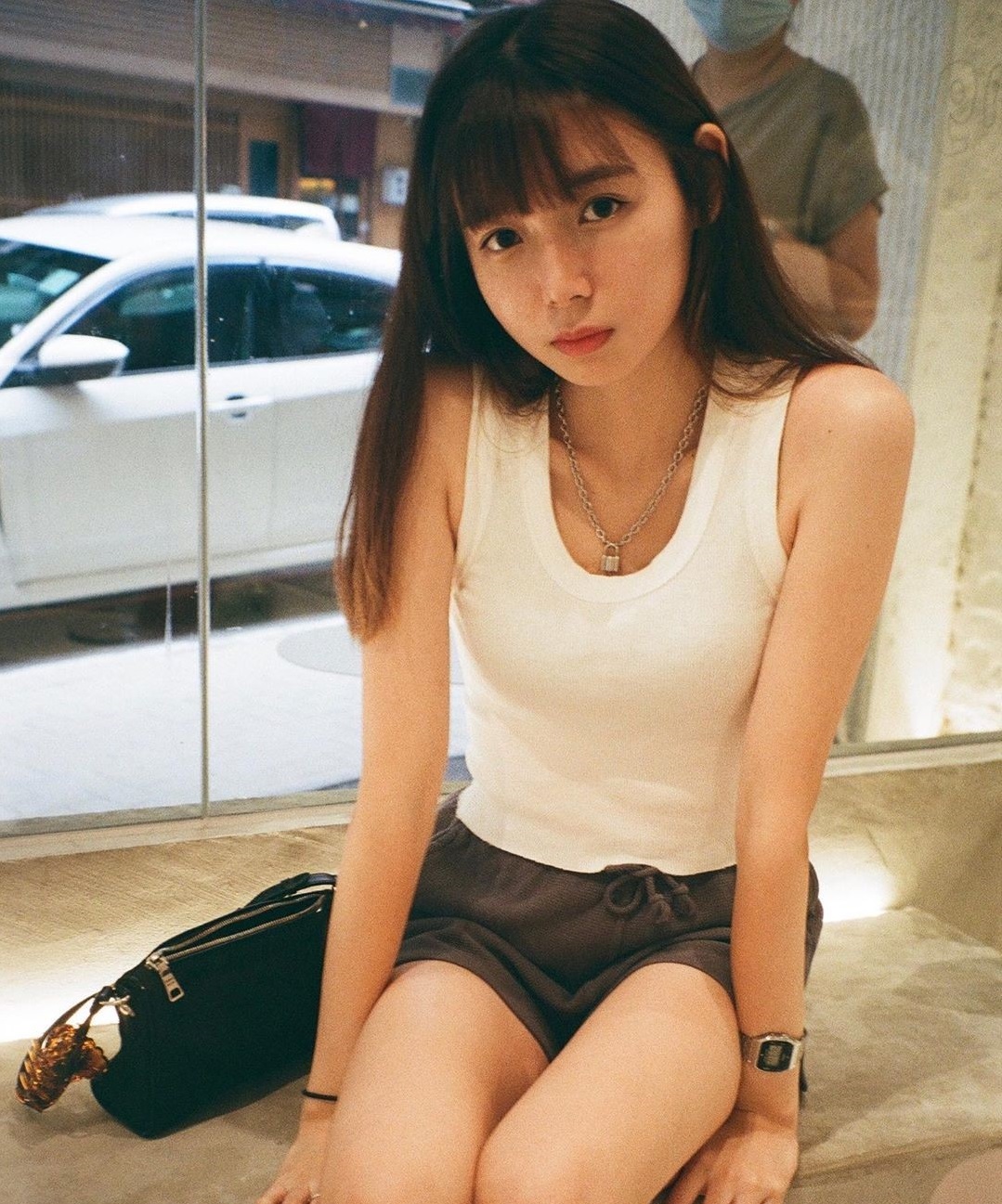 港味正妹「Joey Sze」气质清新太迷人,街头狂晒「性感美腿」画面超解渴!