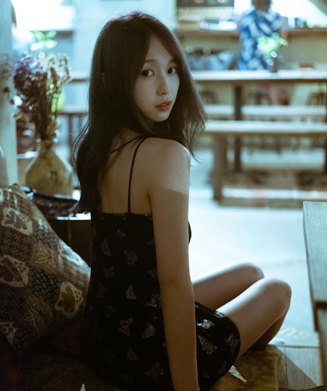 17岁香港萌妹「Coco Wang」甜力笑容太梦幻,不经意的性感美秒速圈粉!