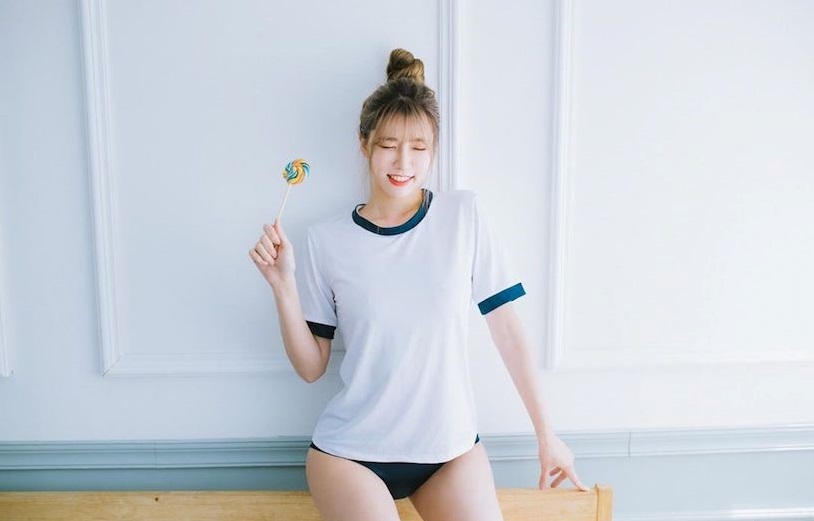 美胸Youtuber「下身小短裤太犯规」,「光滑嫩腿」特引人遐想!