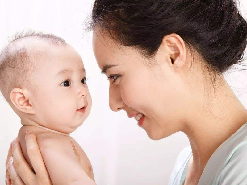 回奶时的涨奶就最为让人难耐,不知道回奶是硬憋回去还是挤出去？