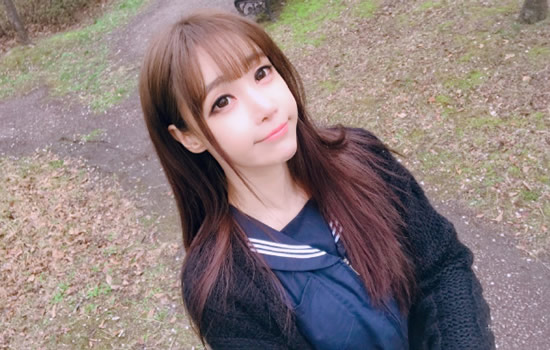 赵世熙(angela)同尹素婉都是韩国afreecaTV的超人气女主播,在国内外有着极高的粉丝。她拥有天使般的颜值,光滑白嫩的肌肤,A4 水蛇腰36e乳的傲人身材,直播中性感火辣的舞姿更是让宅男粉丝们欲罢不能。