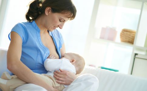哺乳期乳房有硬块是什么原因 当心乳房疾病