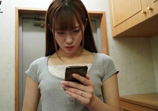 9、美谷朱里,销售榜上成绩亮眼,美谷朱里的实力毋庸置疑。
