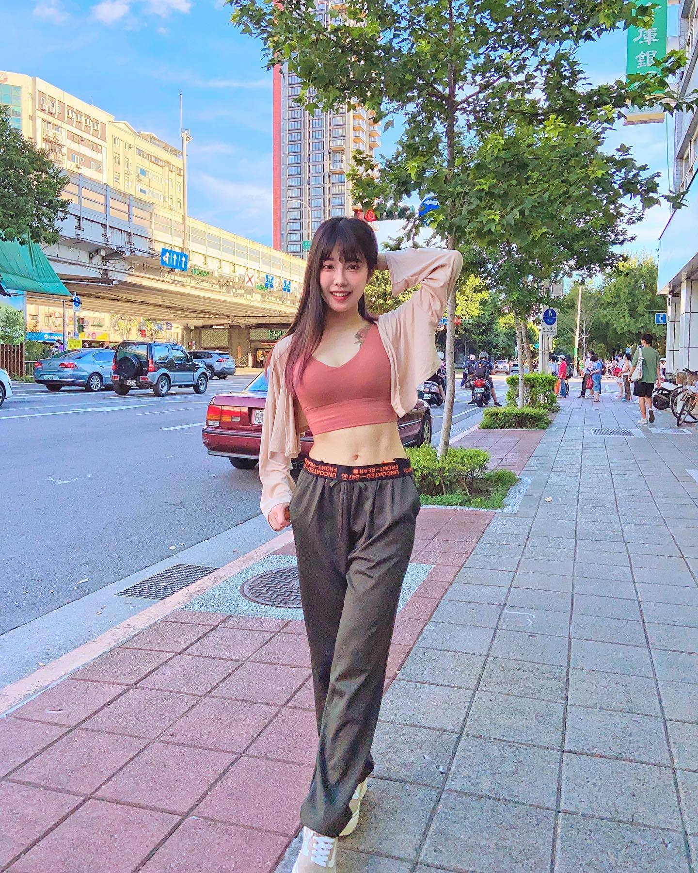 可爱中又带点妩媚!153 cm 电眼麻豆「安妮兔兔」娇小身体内藏「丰满量」