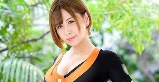 就在要毕业的时候铃乃广香懵懵懂懂的内心发生的改变,因为她喜欢上了班级里的小王。但是马上就要毕业了即便是确定关系那也不一定会在一起啊,左思右想之下铃乃广香决定跟小王交流一番,看看他什么意思。但令铃乃広香(铃乃广香)意外的是,多年不见的初恋居然成了流浪汉......
