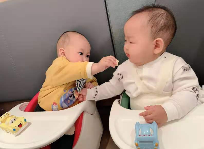 宝宝1岁内有三个表现,证明进入身高＂猛涨期＂,错过会矮人一截