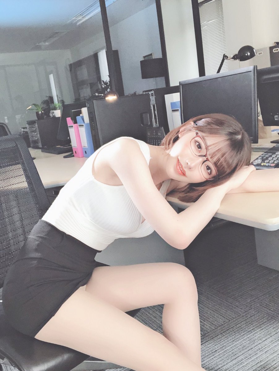 深田咏美(深田えいみ)多种风格写真美图集:OL、护士服、旗袍内衣、眼镜娘等