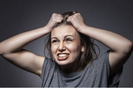 女人经常脱发的原因以及预防方法
