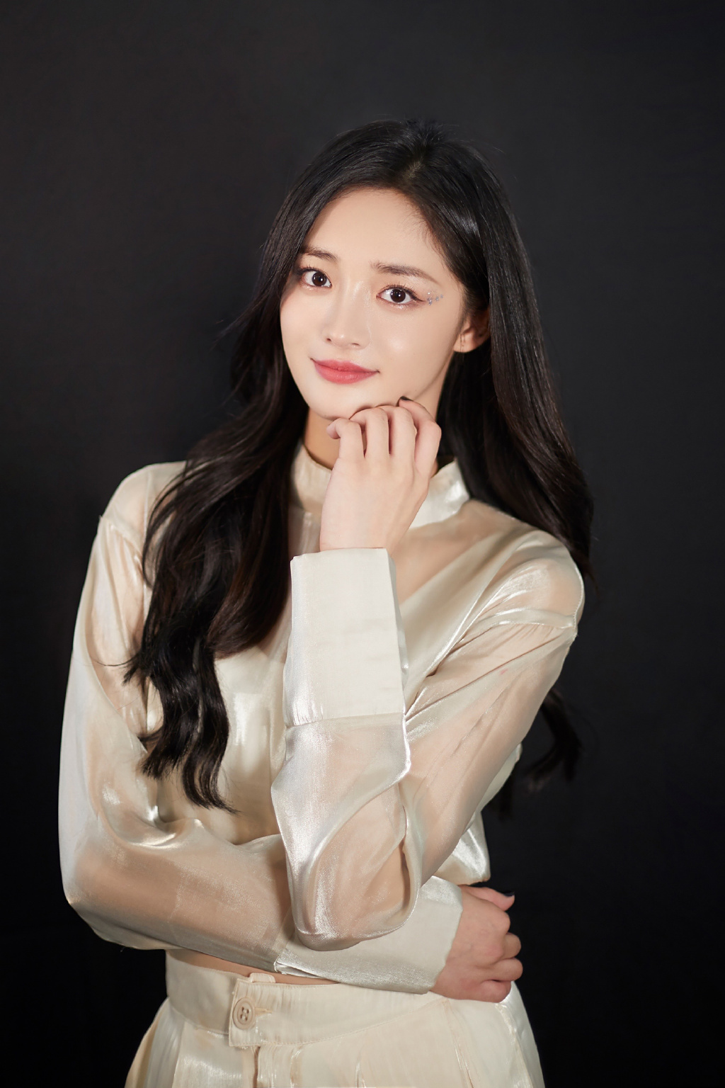 主要成就第12届亚洲模特盛典歌手部门新人奖2017年Mnet亚洲音乐大奖女子新人奖 特长舞蹈、琵琶