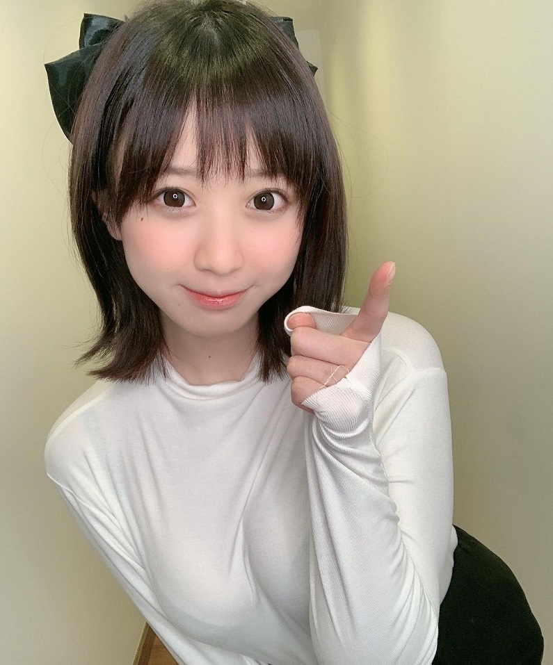 清纯系马尾萌妹[yami」微微一笑让人恋爱,脖子以下弧度惊人,10万网友疯狂点赞!