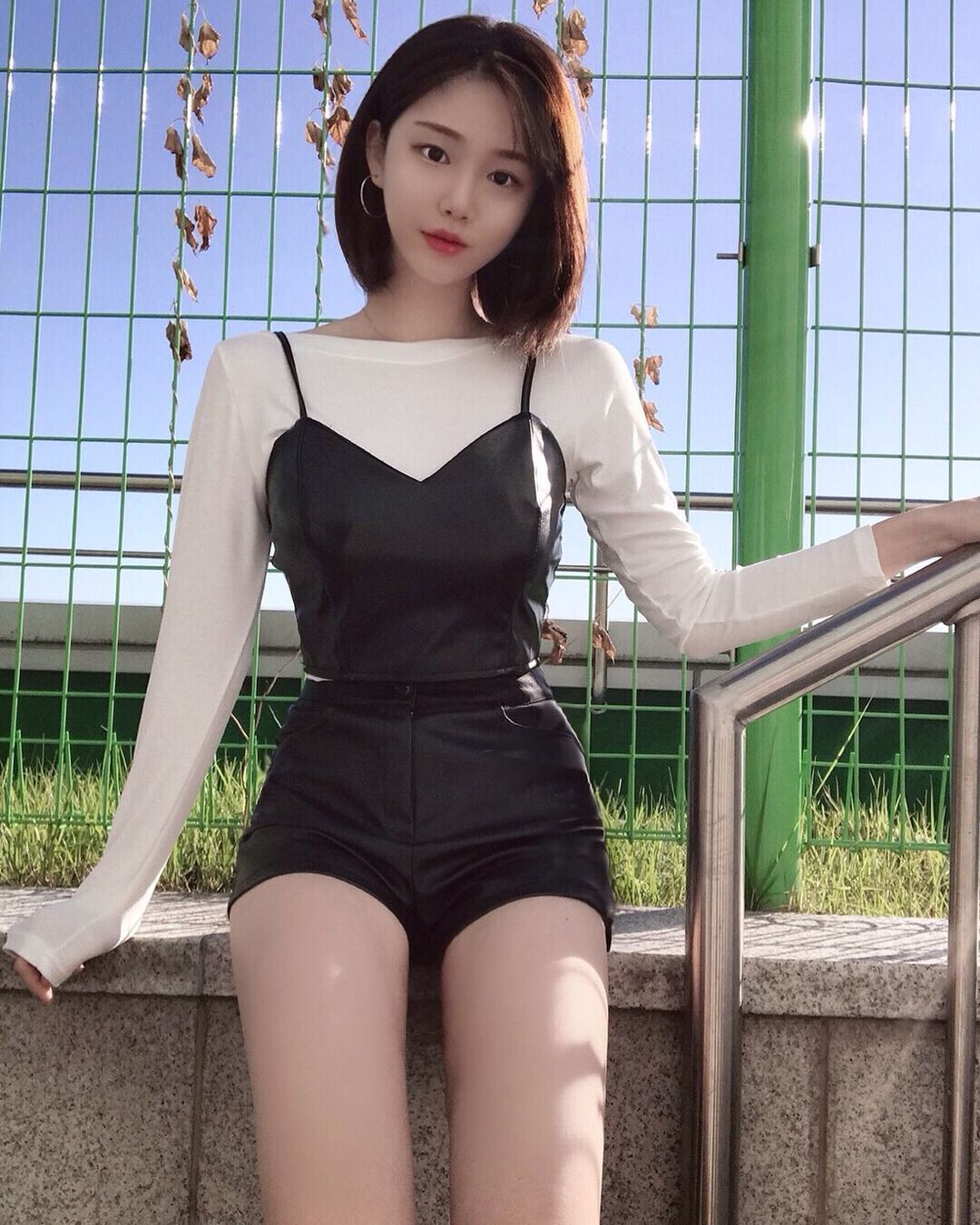 高颜值「水蛇腰辣妹」逆天身材!白皙美腿视角叫人无法专心