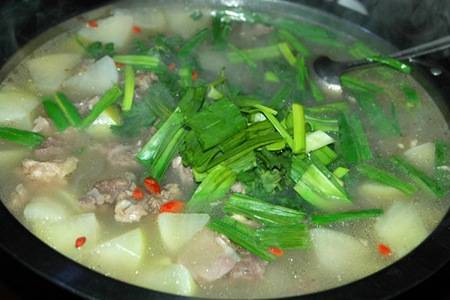 羊肉怎么炖好吃？羊肉炖萝卜的做法
